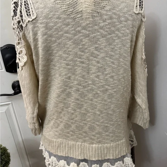 Daytrip Cream V-Neck Sweater with Crotchet Lace Accents size Medium - Picture 2 of 5